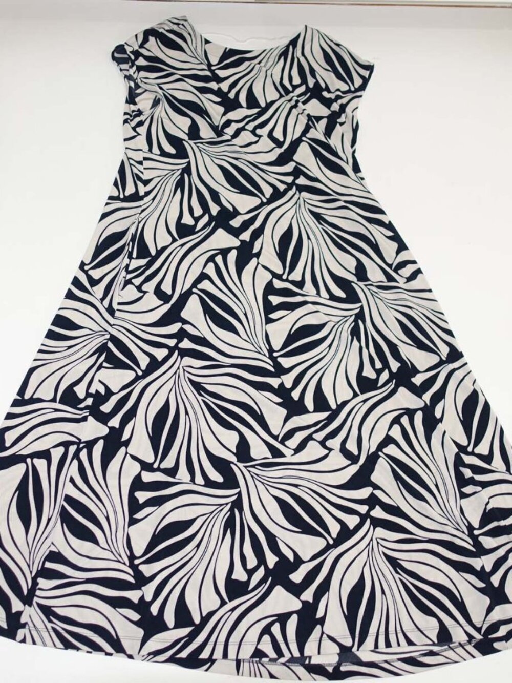 Chico's Women's Travelers Lily V Back Maxi Dress NWT Size 3 / XL Beige Black